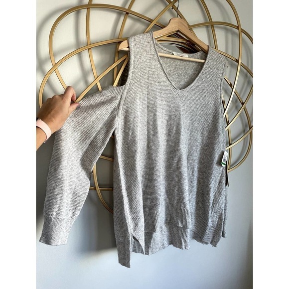 NWT Vince Camuto Open Shoulders Sweater size Large - Picture 1 of 10